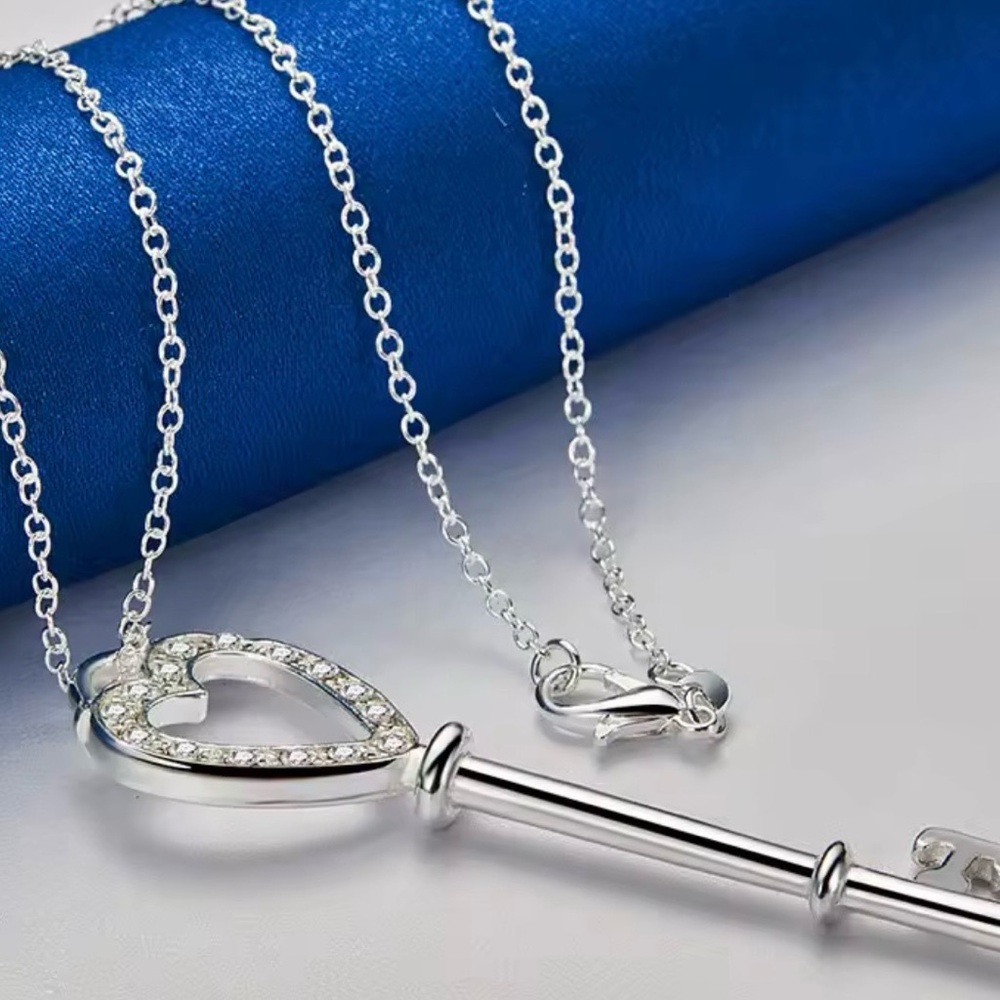 💝 925 Sterling Silver Key Necklace💝 - Picture 4 of 7